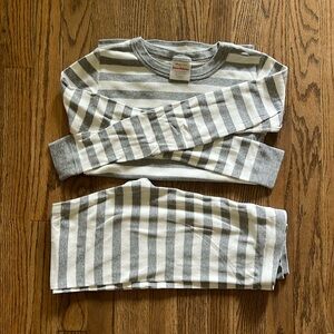 Hanna Anderson Pajamas size US 12, Gray and White